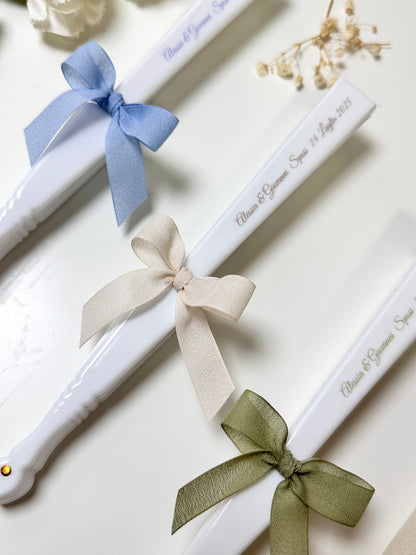 Ventaglio Bianco Plastica e Tessuto con Nomi e Fiocco in Chiffon