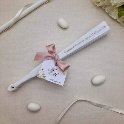 Ventaglio Bianco Plastica e Tessuto con Nomi, Fiocco e Cartoncino Personalizzato